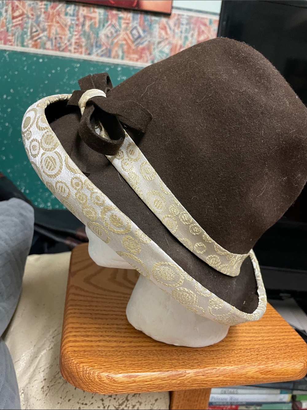 Vintage made in Italy Brown wool Felt Cloche Hat with brocade Gold Trim